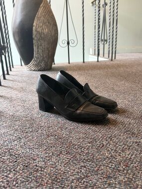 Vintage town shoes heeled loafers